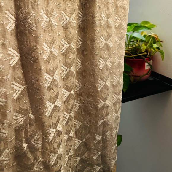 Lucknowi thread Embroidered Saree with slim Petticoat - Picture 5 of 15